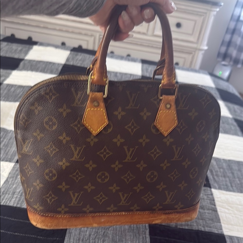 Louis Vuitton Alma Monogram Canvas Handbag - Picture 10 of 14